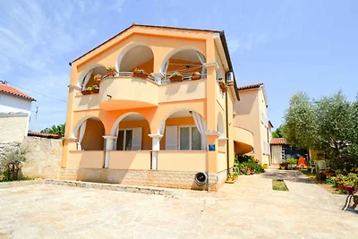 Ferienwohnung mit Terrasse und Klimaanage