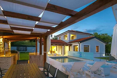 Villa mit Klimaanlage und Pool