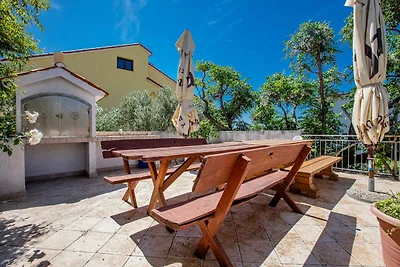 Ferienwohnung mit Terrasse und Grill