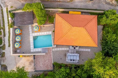 Ferienhaus mit Swimmingpool und Grillterrasse