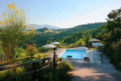 Ferienhaus Mit Terasse und Pool