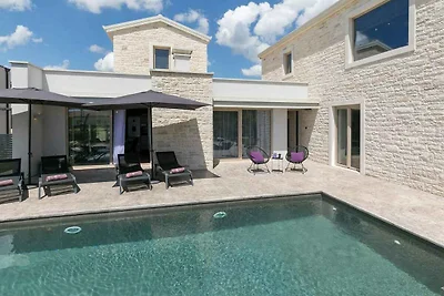 Villa mit Klimaanlage und Pool