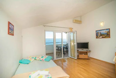 Apartment mit einem Schlafzimmer, Balkon und 