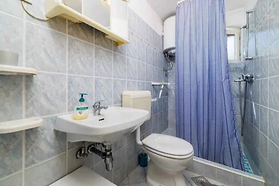 Ferienwohnung mit Terrasse und Parkplatz