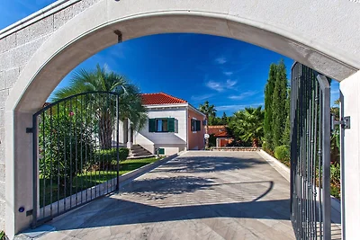 Villa mit Meerblick und Pool