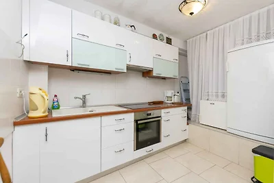 Ferienhaus mit Garten und Klimaanlage