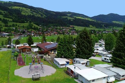 Ferienwohnung mit Balkon und Parkplatz