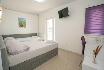Ferienwohnung mit Pool und Meerausblick