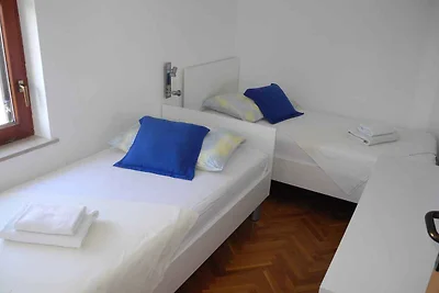 Ferienwohnung mit Garten und Klimaanlage