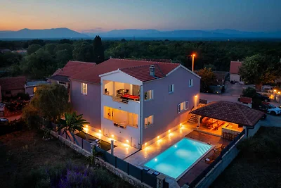 Ferienhaus mit Klimaanlage und Aussenpool
