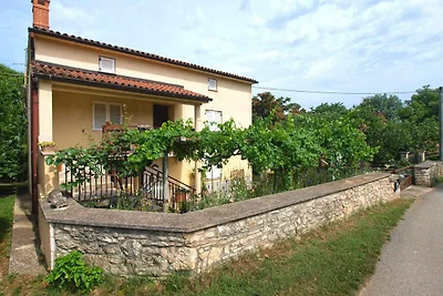 Ferienwohnung mit Terrasse und Grill