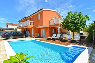 Ferienhaus mit Swimmingpool und Gartenküche