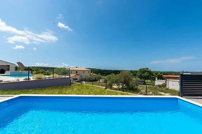 Villa mit Pool und Klimaanlage