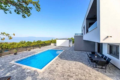 Villa mit Schwimmbad im ruhigen Dorf Smrika