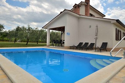 Ferienhaus mit Pool und Klimaanlage