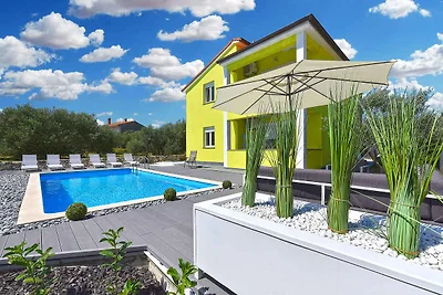 Ferienhaus mit Aussenpool und Klimaanlage