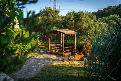 Gemütliches Gartenhaus in Mundanije auf der I