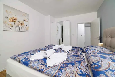 Villa mit Swimmingpool und Whirlpool