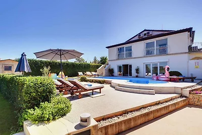 Villa mit Pool, Sauna und Jacuzzi