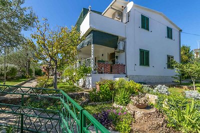 Ferienwohnung mit Garten und Klimaanlage