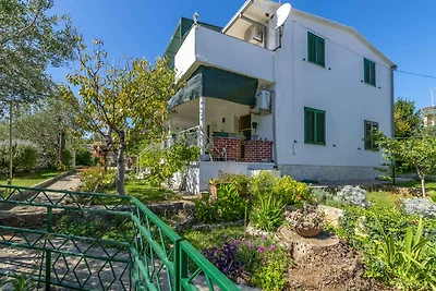 Ferienwohnung mit Garten und Klimaanlage