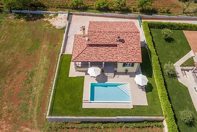 Villa mit Pool und Klimaanlage