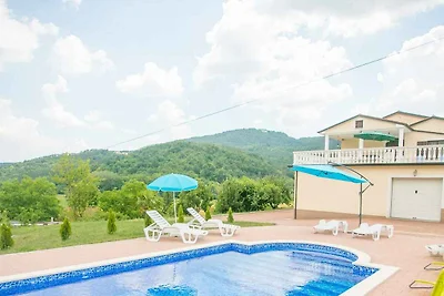Villa mit Pool und Klimaanlage