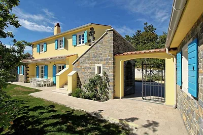 Ferienhaus mit Terrasse und Pool
