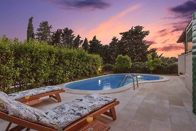 Villa mit Pool, 50 Meter vom Strand