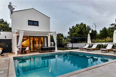 Villa mit Pool, Klimaanlage, Internet und ein