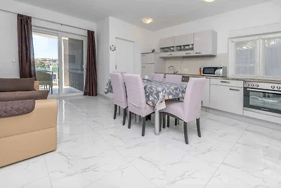 Ferienwohnung mit Terrasse und Meerblick