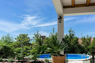 Ferienhaus mit Pool und Blick auf das Meer