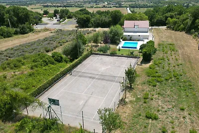 Villa mit Pool und Grillterrasse