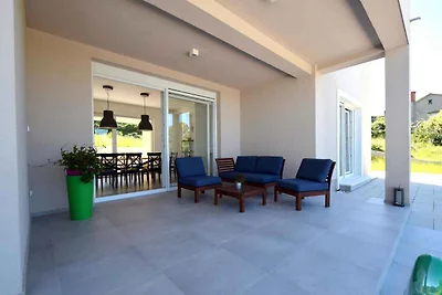 Villa mit Pool in einer ruhigen Gegend in der
