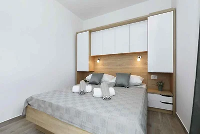 Ferienwohnung mit Pool und Grillterrasse