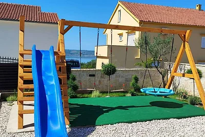 Moderne Unterkunft mit Privatpool in