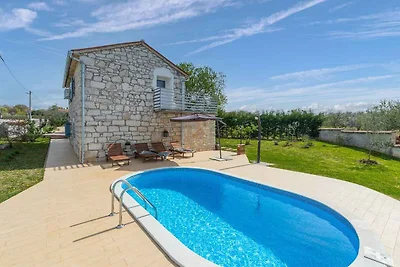 Villa mit Pool und Garten