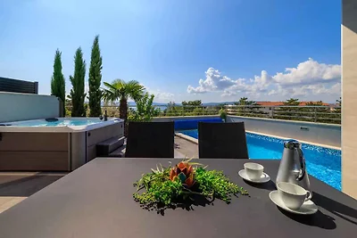 Ferienhaus mit Swimmingpool und Meerblick
