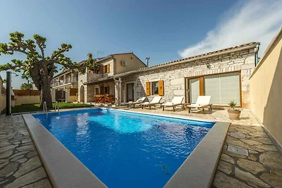 Villa mit eigenem Pool und Garten