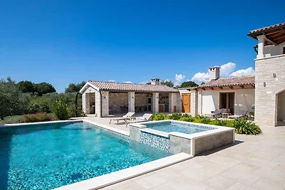 Villa mit Klimaanlage und Pool