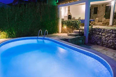Ferienhaus mit Pool und Blick auf das Meer