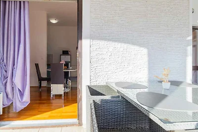 Apartment im ersten Stock eines