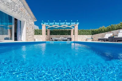 Villa mit Pool, Klima und Grill