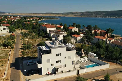 Ferienwohnung mit Swimmingpool und Terrasse z