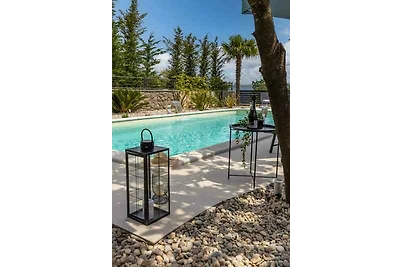 Ferienwohnung mit Pool und Meerblick