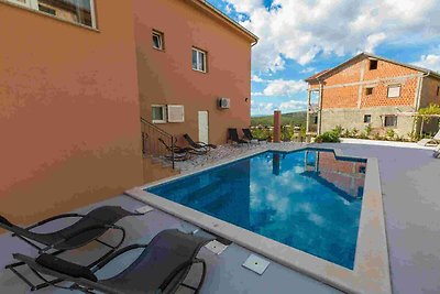 Ferienwohnung mit Pool und Meerblick