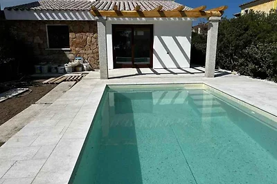 Villa mit Aussenpool und Klimaanlage