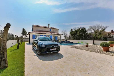 Villa mit Pool und Grill