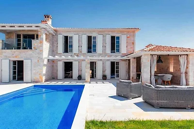 Villa mit Klimaanlage und Pool