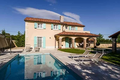 Villa mit Klimaanlage und Aussenpool